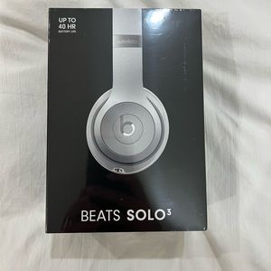 New in box Beats SOLO3 silver wireless headphones